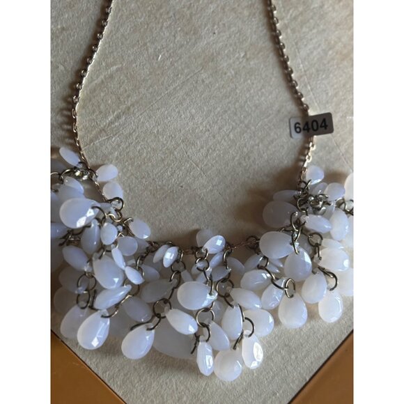 vintage Natasha White Teardrop Cluster Statement Necklace By Natasha Gold-Tone C - Picture 4 of 15